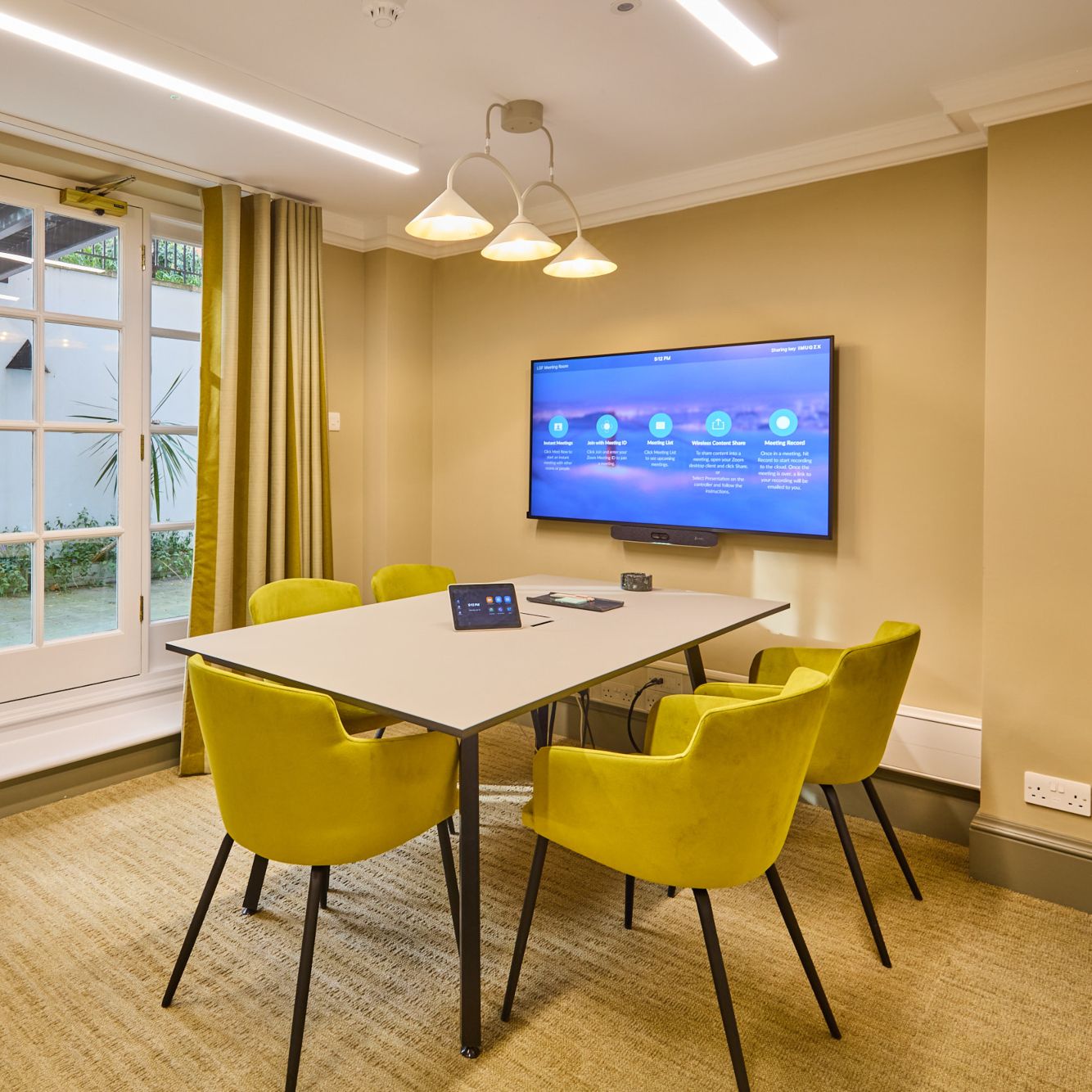 Flex By Grosvenor - 146 Buckingham Palace Road  Meeting Room Product Image